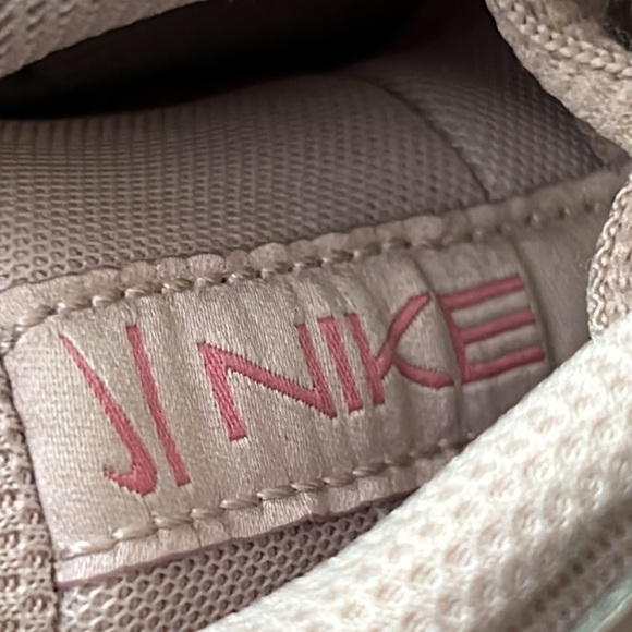 Nike Legend Essential 2 Platinum Violet -Size 8 - Picture 6 of 6